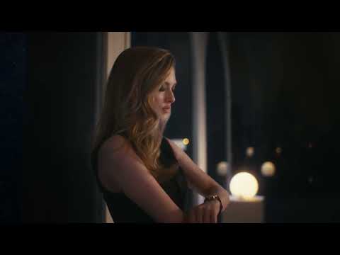 In pursuit of chance - Amanda Seyfried capturing the spirit of the new Rendez-Vous Dazzling Star
